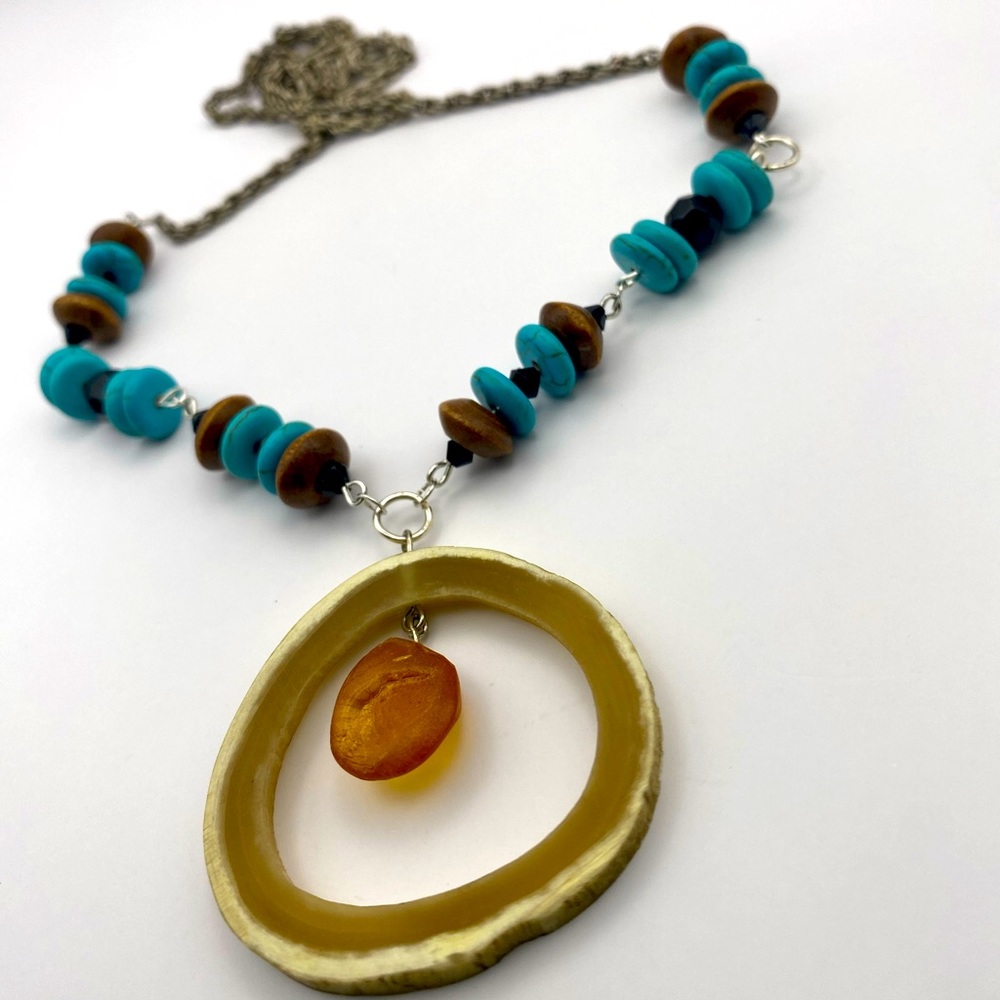 NWOT fresh new design Alaskan cow horn amber wood handmade beaded necklace blue